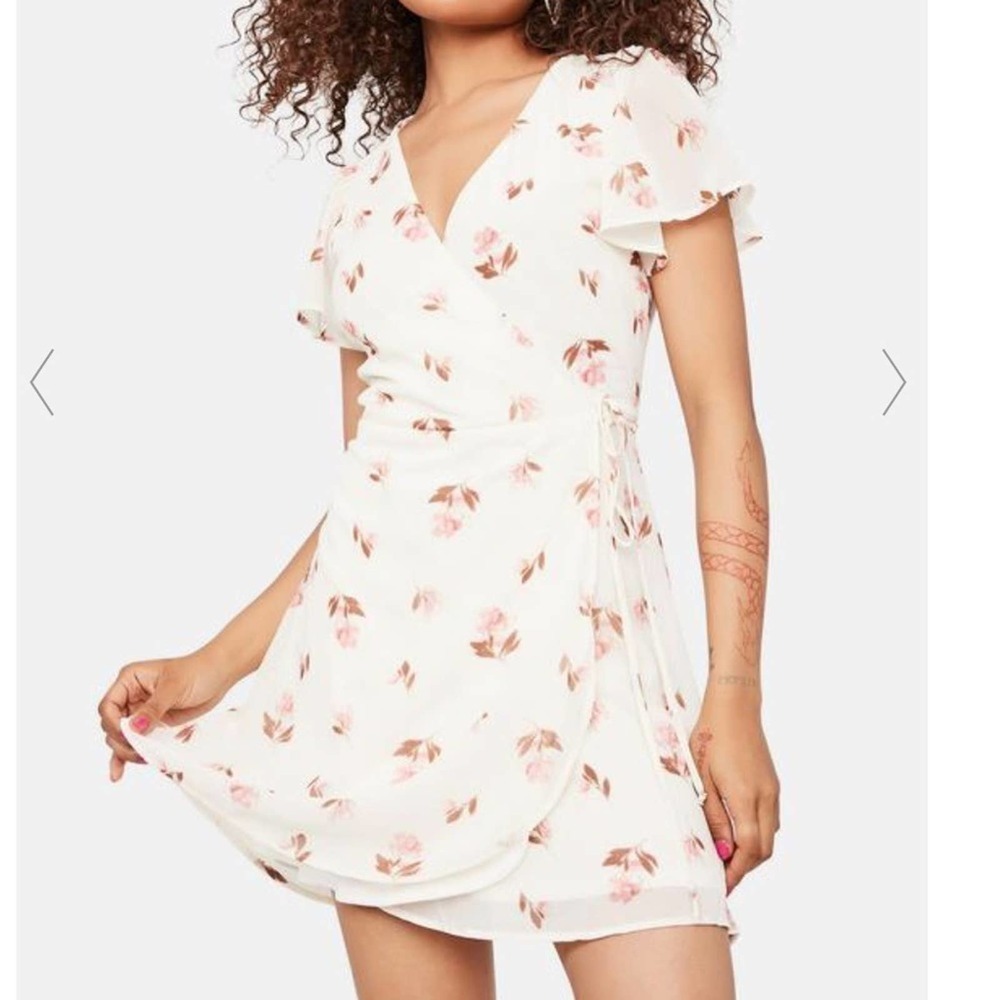 Le Lis Touch the Sunlight Floral Wrap mini dress size S NWT